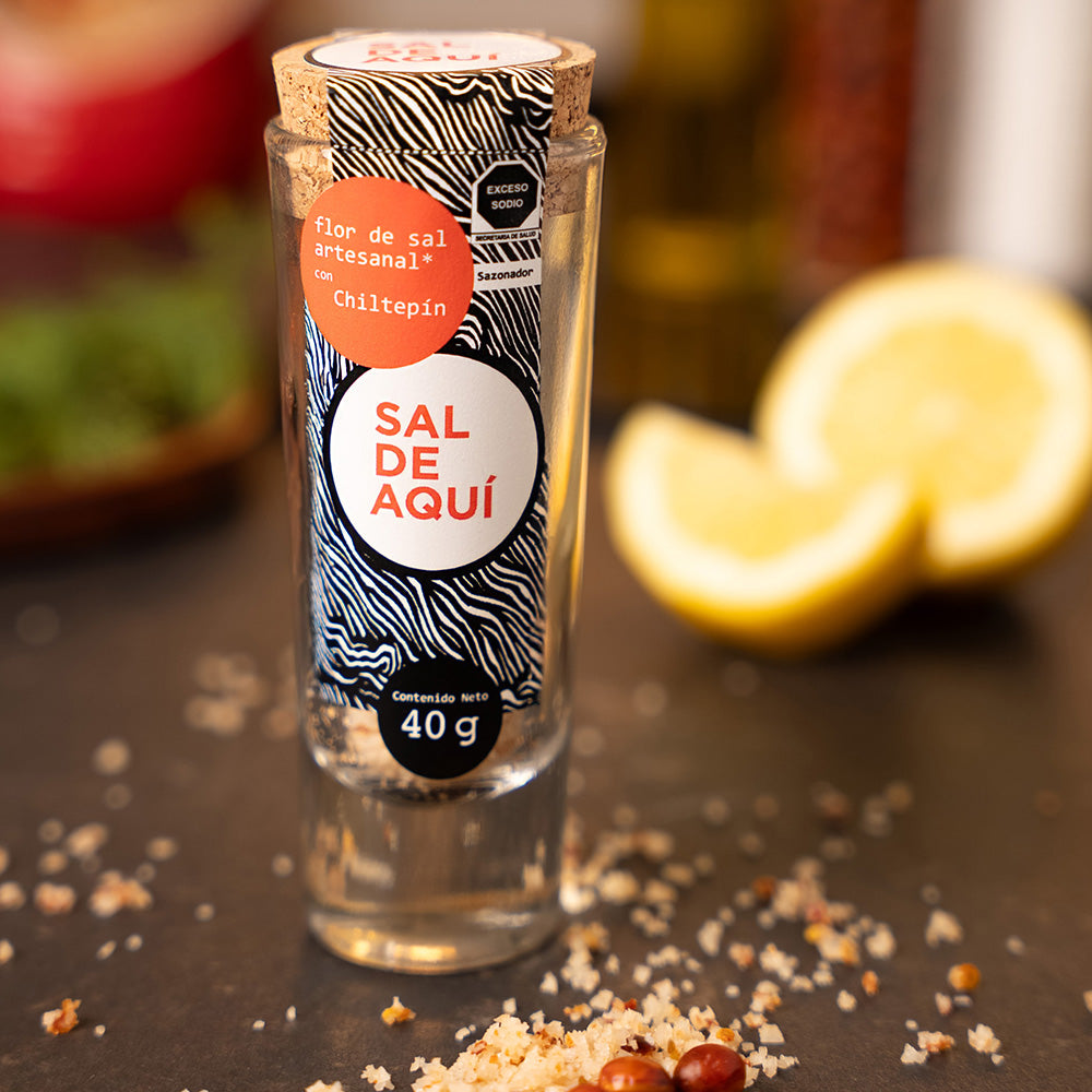 
                  
                    Flor de sal con chiltepín Sal de Aquí con limón amarillo – sal artesanal mexicana para cocteles y cocina
                  
                