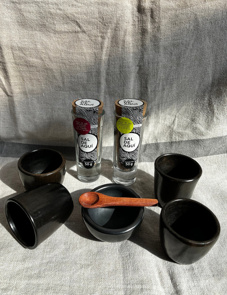 
                  
                    Set de mezcaleros de barro Los Reyes Metzontla, Puebla.
                  
                