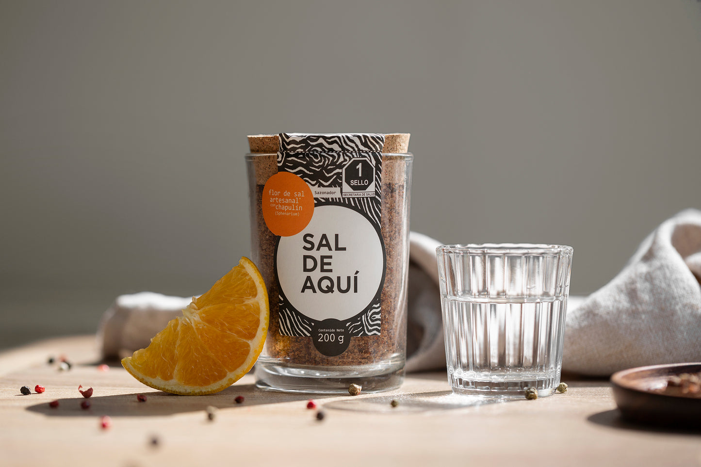
                  
                    Flor de sal con chapulín Sal de Aquí con mezcal y limón – sal artesanal mexicana para acompañar mezcal y destilados
                  
                