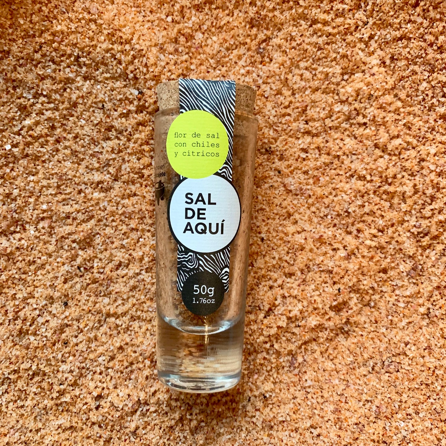Flor de sal con chiles y cítricos Sal de Aquí 50g sobre especias molidas – sal artesanal mexicana condimento gourmet Cuyutlán