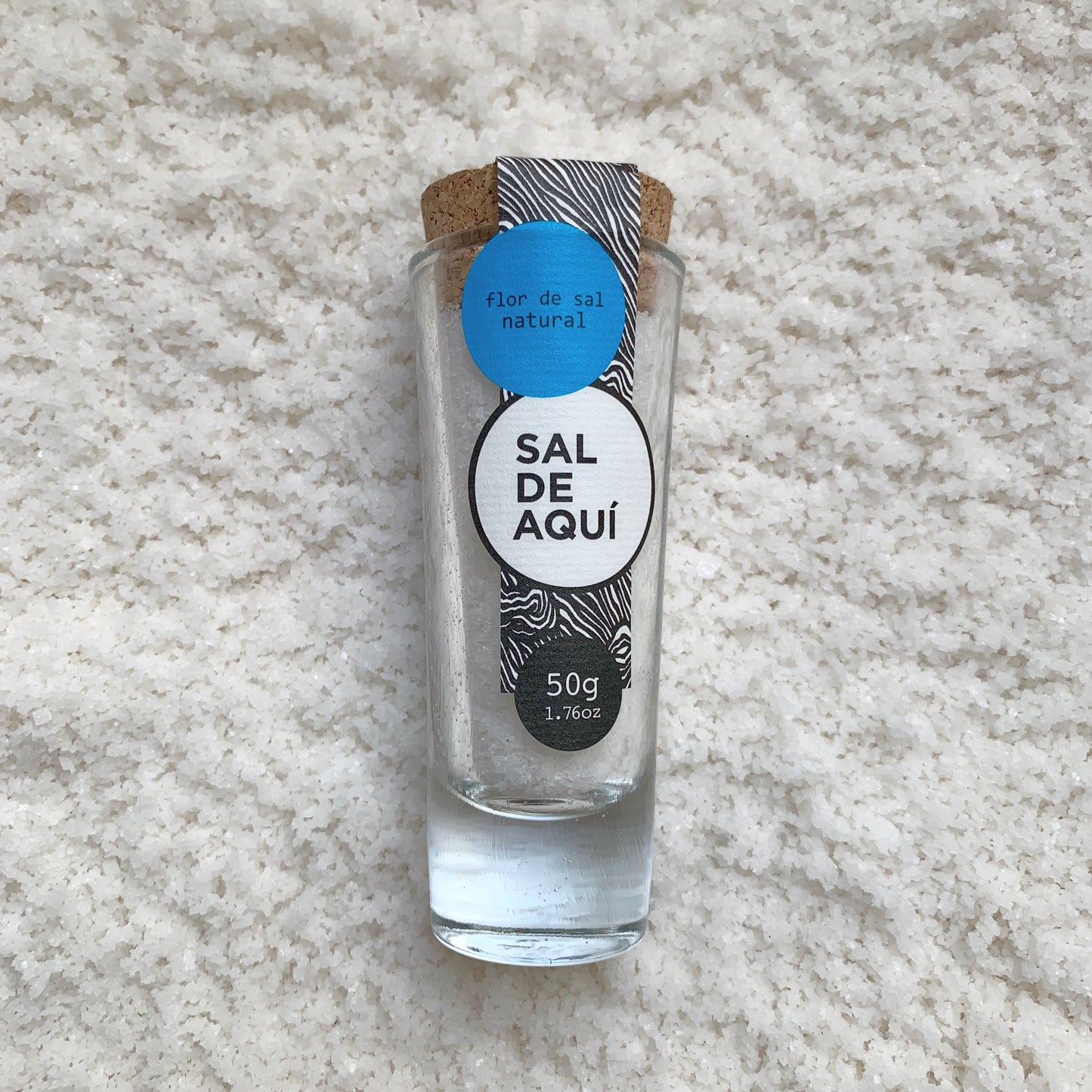 Flor de sal natural Sal de Aquí cosechada a mano en Cuyutlán, Colima 