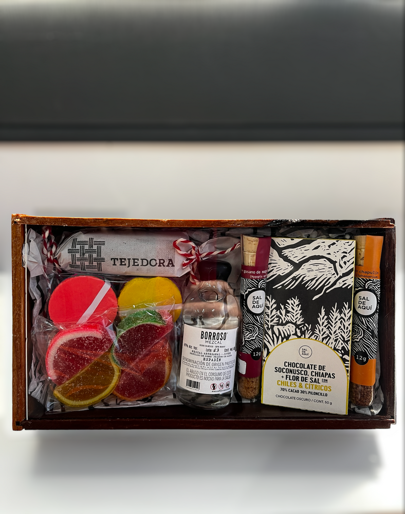 
                  
                    Set de temporada 2 - Sal de aqui, mezcal y dulces mexicanos
                  
                